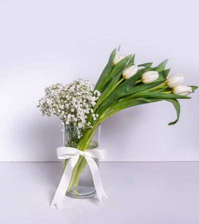 Elegance Bouquet 10 Tulip with Gypsum Villa